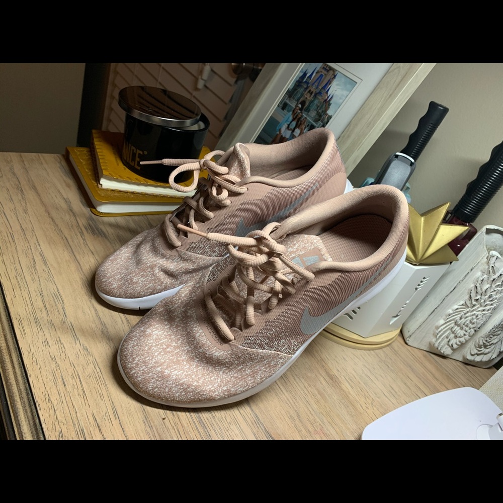 Nike tennis shoes